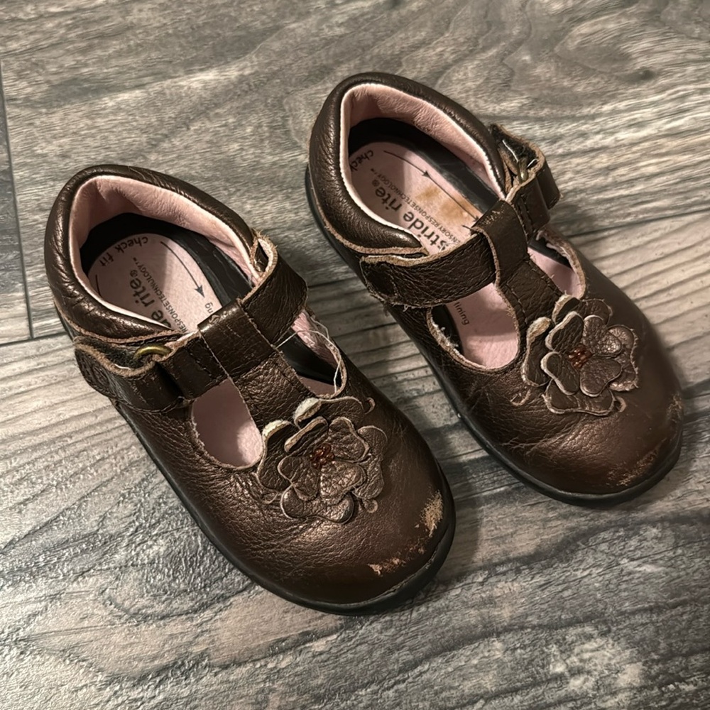 Stride rite Mary Jane Tenley shoes white size 5 M girls leather used